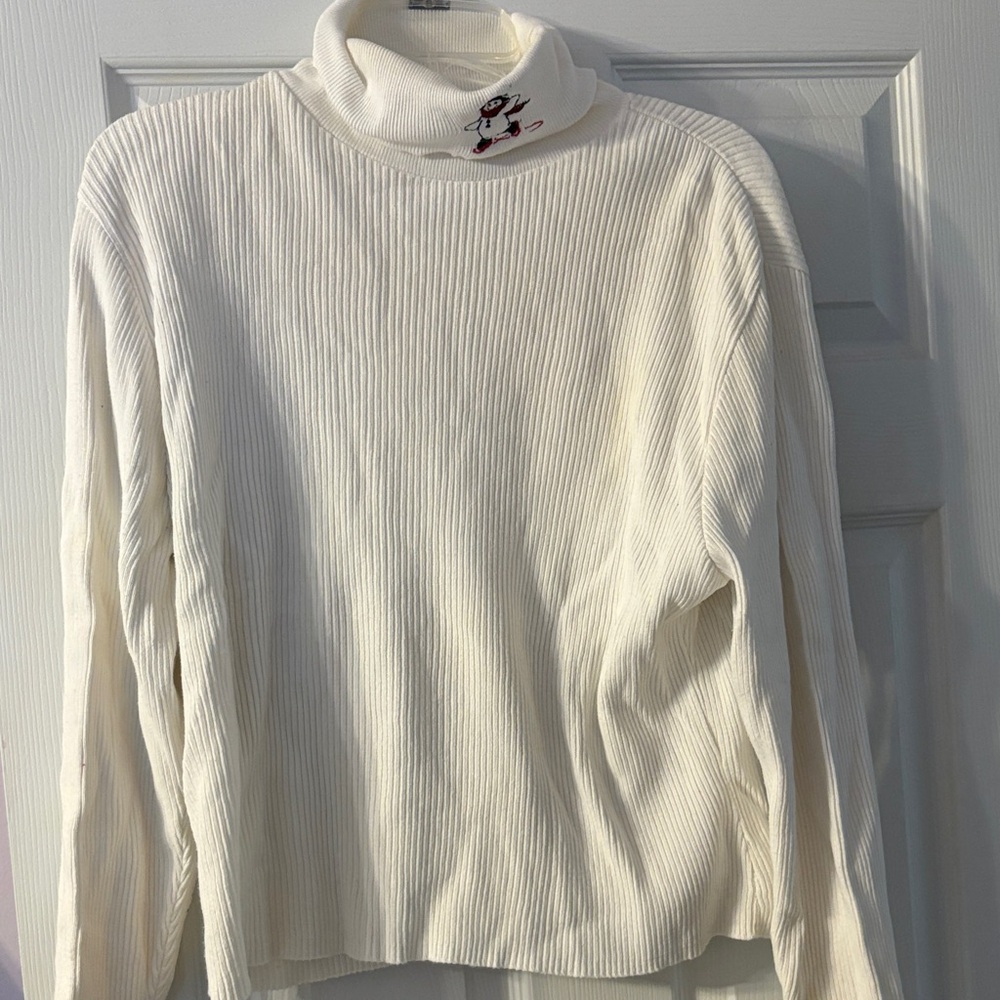 Women's White Ribbed Turtleneck Long Sleeve Top